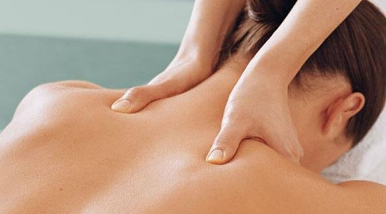 Massage du cou avec ostéochondose